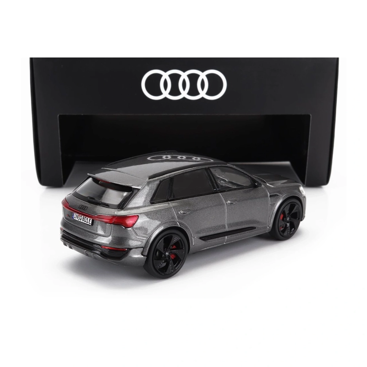 Audi Sport Q8 E-Tron Kronos Grisi 1:43 Diecast - Model Araba