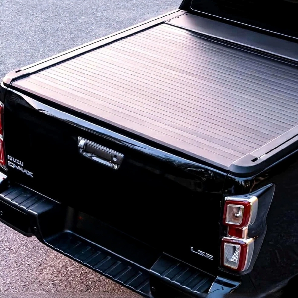 Maximus Top Roller v2 Isuzu D-Max Sürgülü Kasa Kapağı (Siyah) - Tonneau Cover