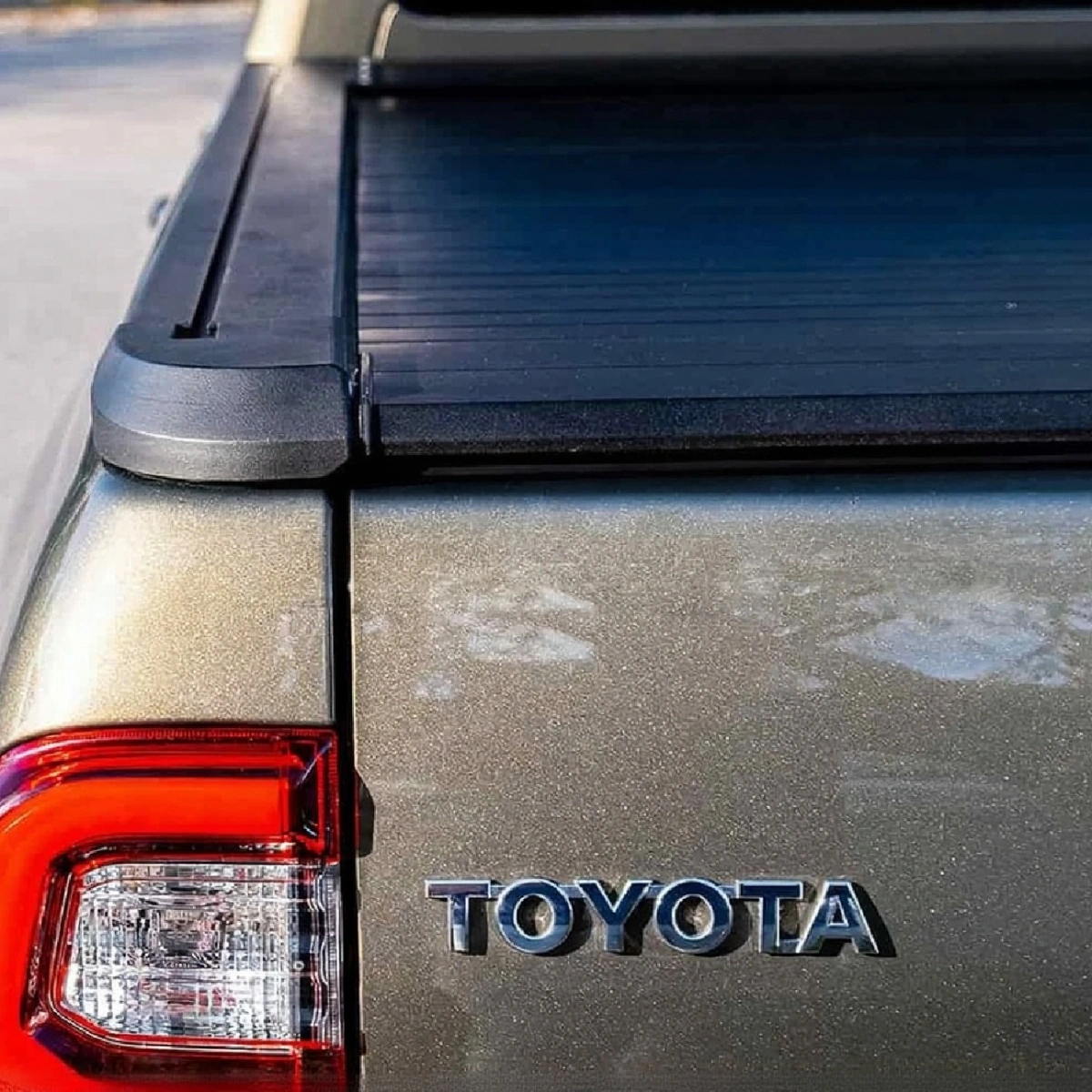Maximus Top Roller v2 Toyota Hilux Sürgülü Kasa Kapağı (Siyah) - Tonneau Cover