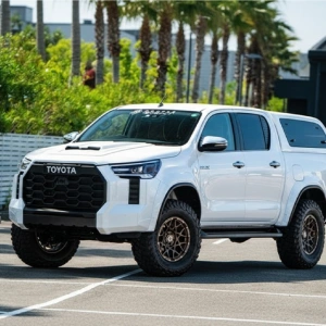 Maxliner Body Kit - Komple Görünüm Dönüşüm Paketi Stil Seti Toyota Hilux Tundra 2024-2025