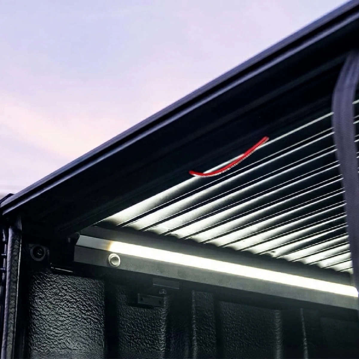 Maximus Top Roller v2 Isuzu D-Max Sürgülü Kasa Kapağı (Siyah) - Tonneau Cover