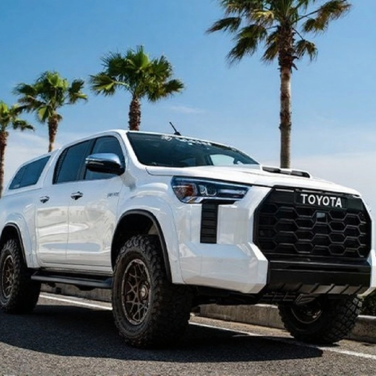 Maxliner Body Kit - Komple Görünüm Dönüşüm Paketi Stil Seti Toyota Hilux Tundra 2024-2025