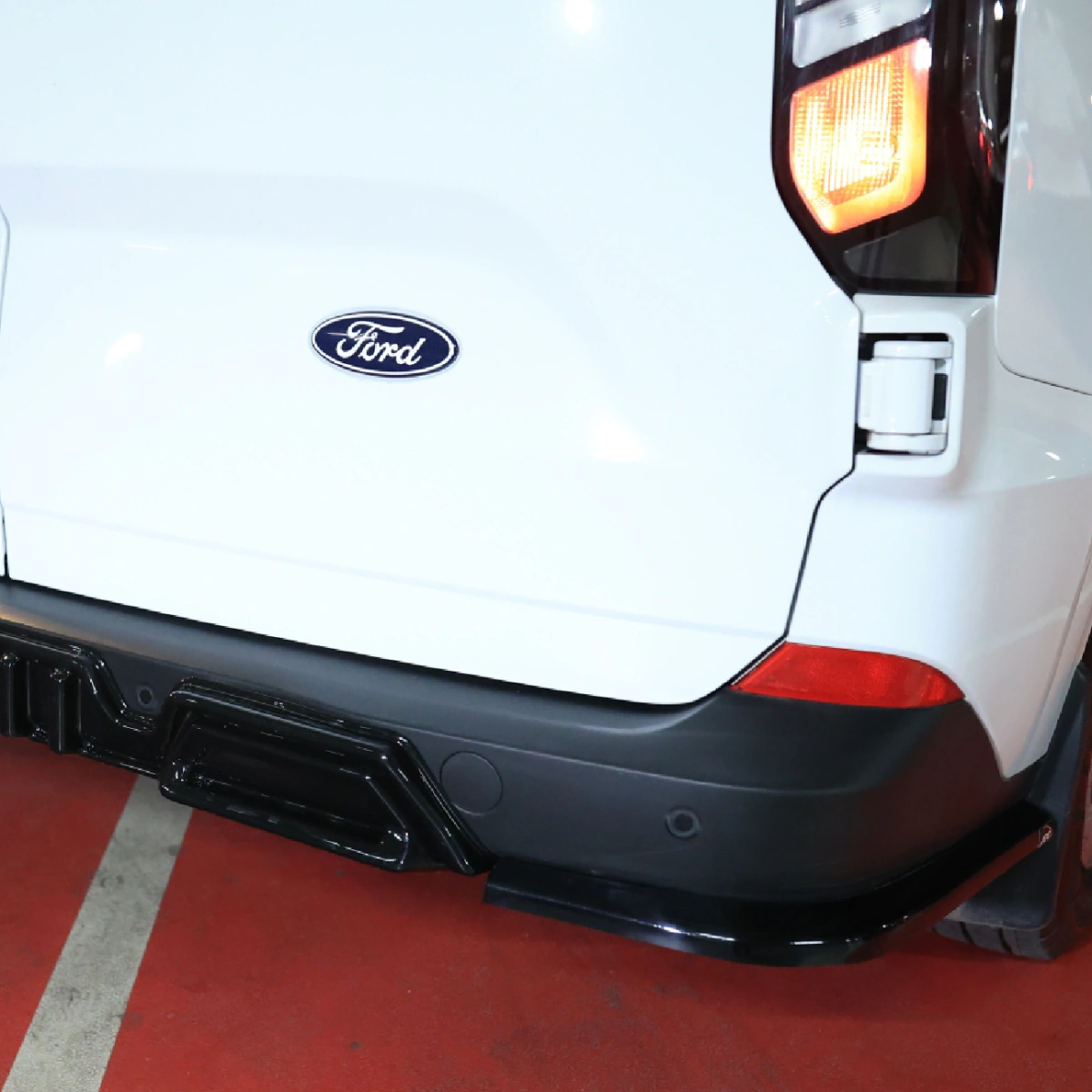 Apex Aero Design - Ford Transit Custom Mk2 (2023+) - Arka Yan Splitter 2 Parça - Rear Side Splitter
