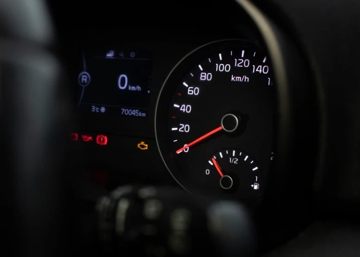 Motor Çalıştığı Halde Akü Şarj İkaz Işığı Yanıyorsa Sebebi Nedir?