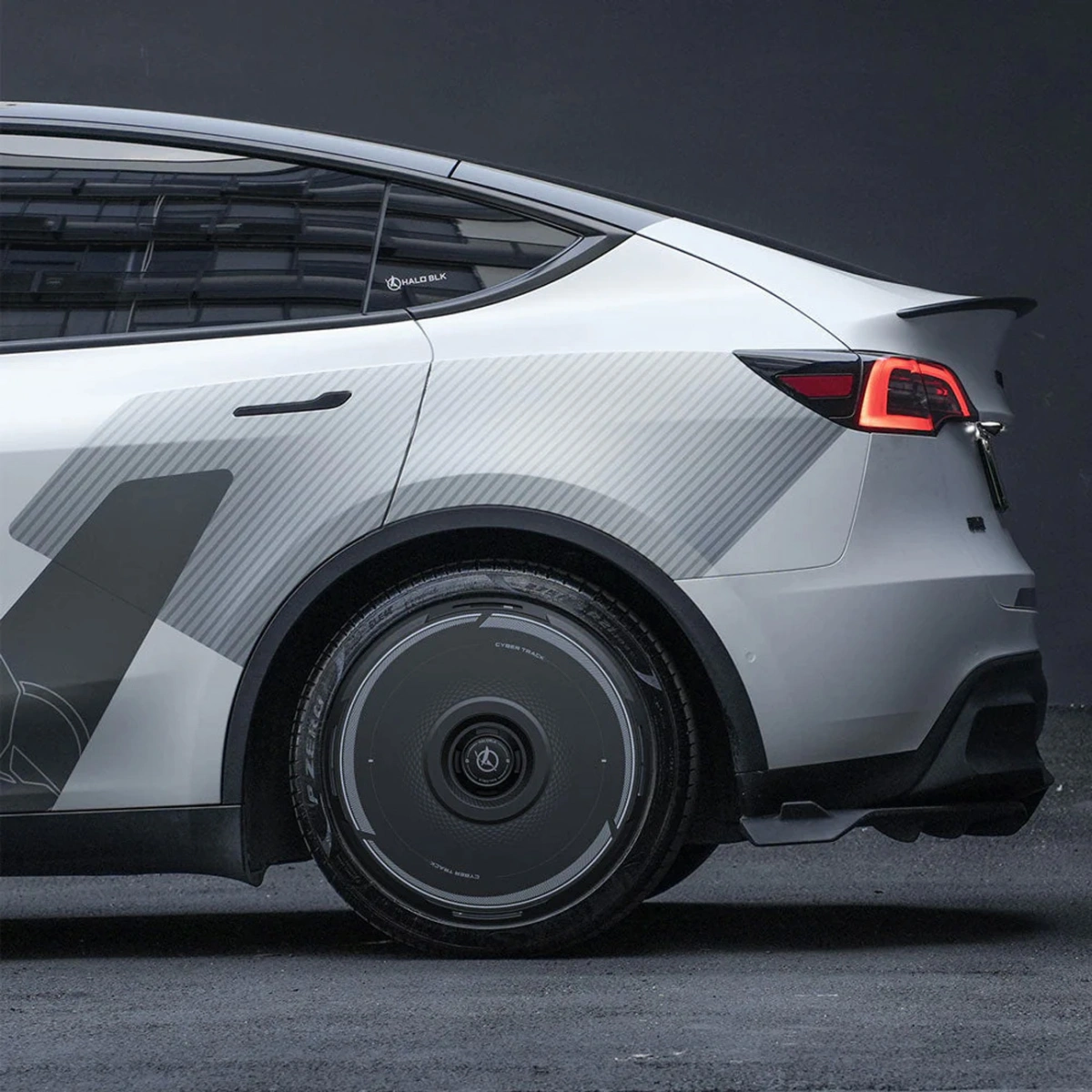 HALOBLK HALODISC 2 CyberTrack - Tesla Model Y - 19 inç Aerodinamik Siyah Jant Kapağı - 4 Adet