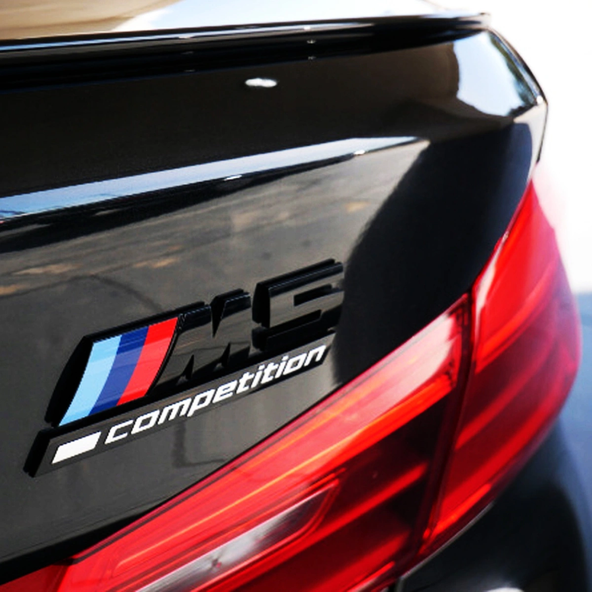 Bmw F90 M5 Competition Parlak Siyah Bagaj Amblemi
