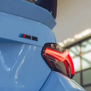 Bmw G87 M2 Siyah Bagaj Amblemi