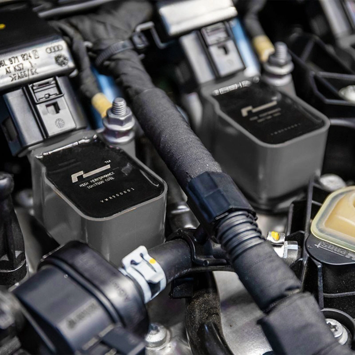 RacingLine EA888 GEN3-GEN4 Ekstra Güçlü Ateşleme Bobini - Gri (1 Adet)