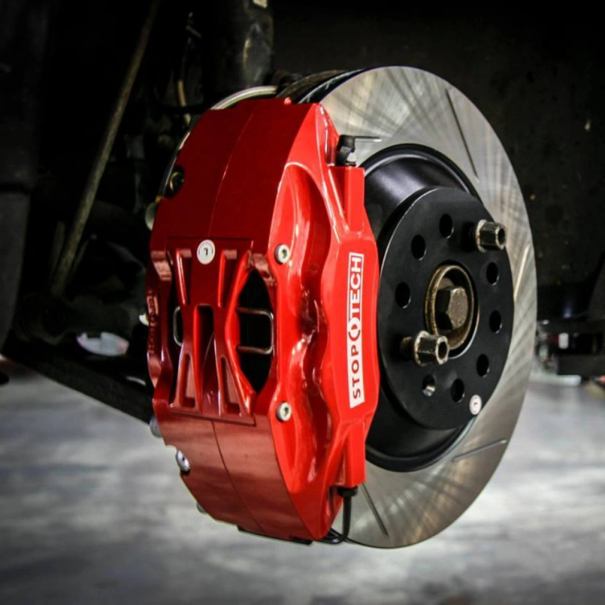 StopTech 83.B33.6700.51 Bmw F20 / F22 / F30 / F32 Fren Kiti (355x32mm, Slotted, ST-60 Siyah)