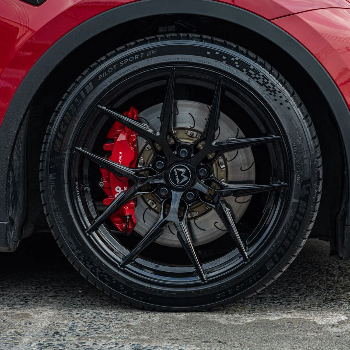 Motec MCR4-ULTIMATE Gloss Black 8x18 5x114,3 ET50 Ø72.6 Takım Jant