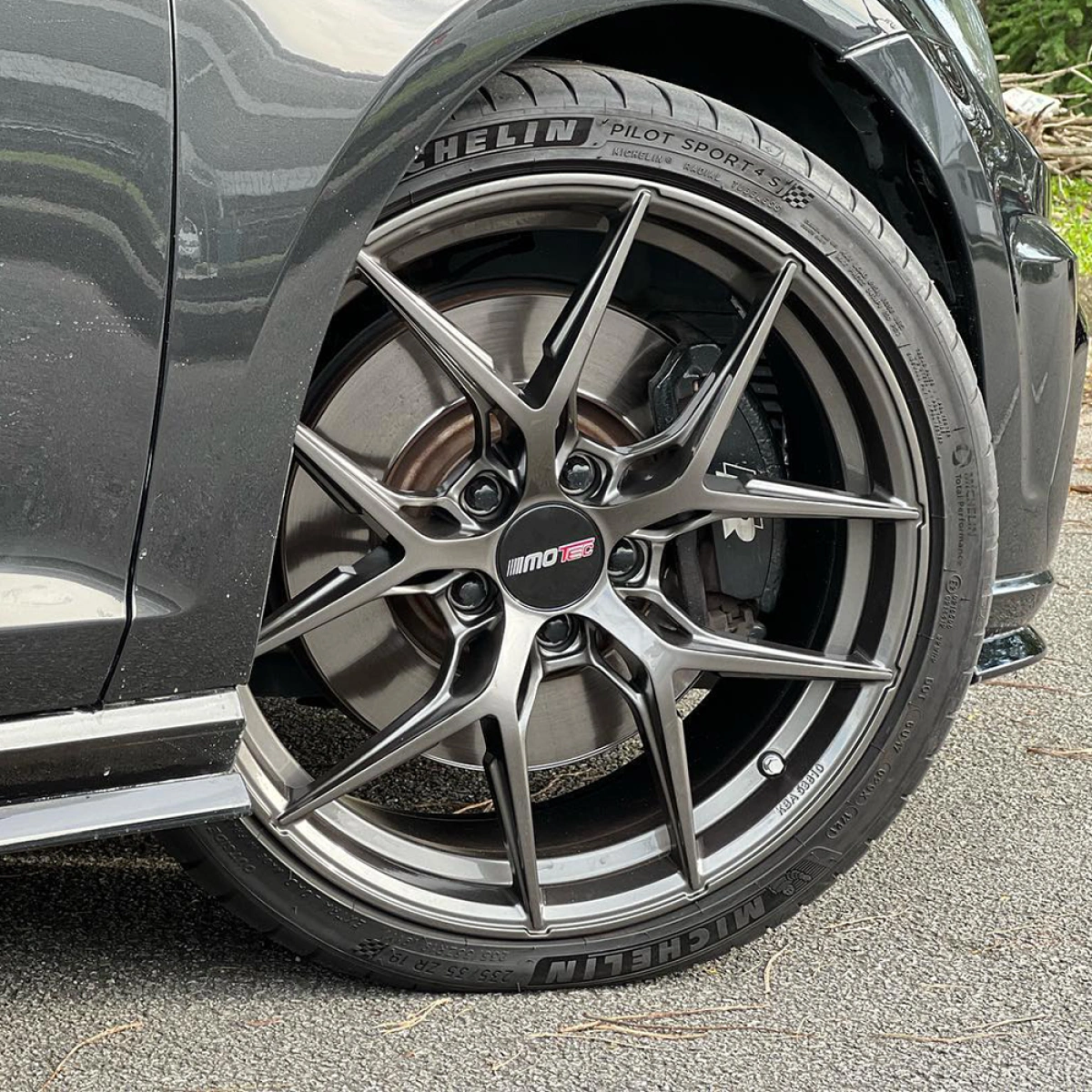 Motec MCR4-ULTIMATE Steelgrey D9 8.5x19 5x112 ET45 Ø66.5 Takım Jant