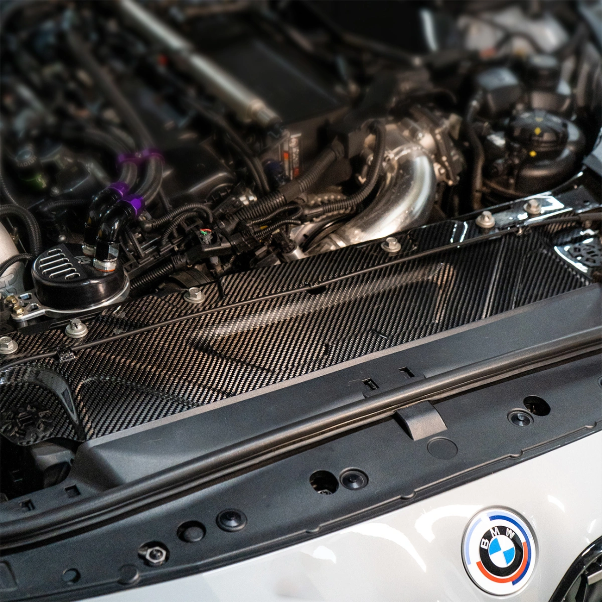 R2P B48 Karbon Radyatör Üstü Braket - Bmw G42/G20/G21/G22/G23/G26