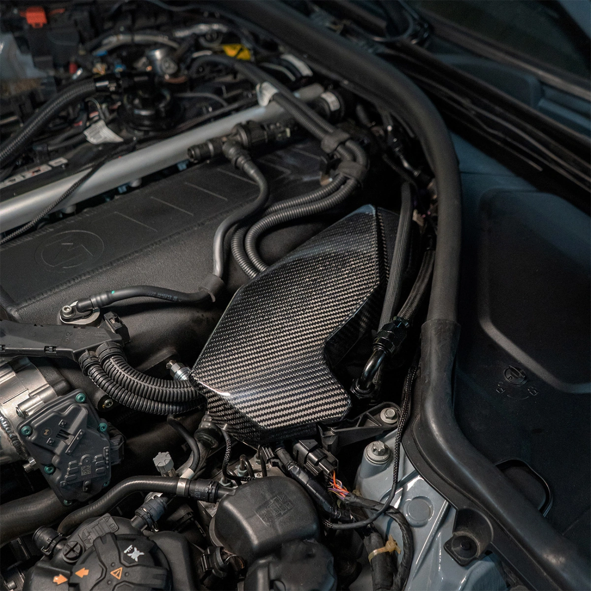 R2P B58 Karbon ECU Kapağı - Bmw G42/G20/G21/G22/G23/G26 (B58 Gen 2 Hibrit Destekli)