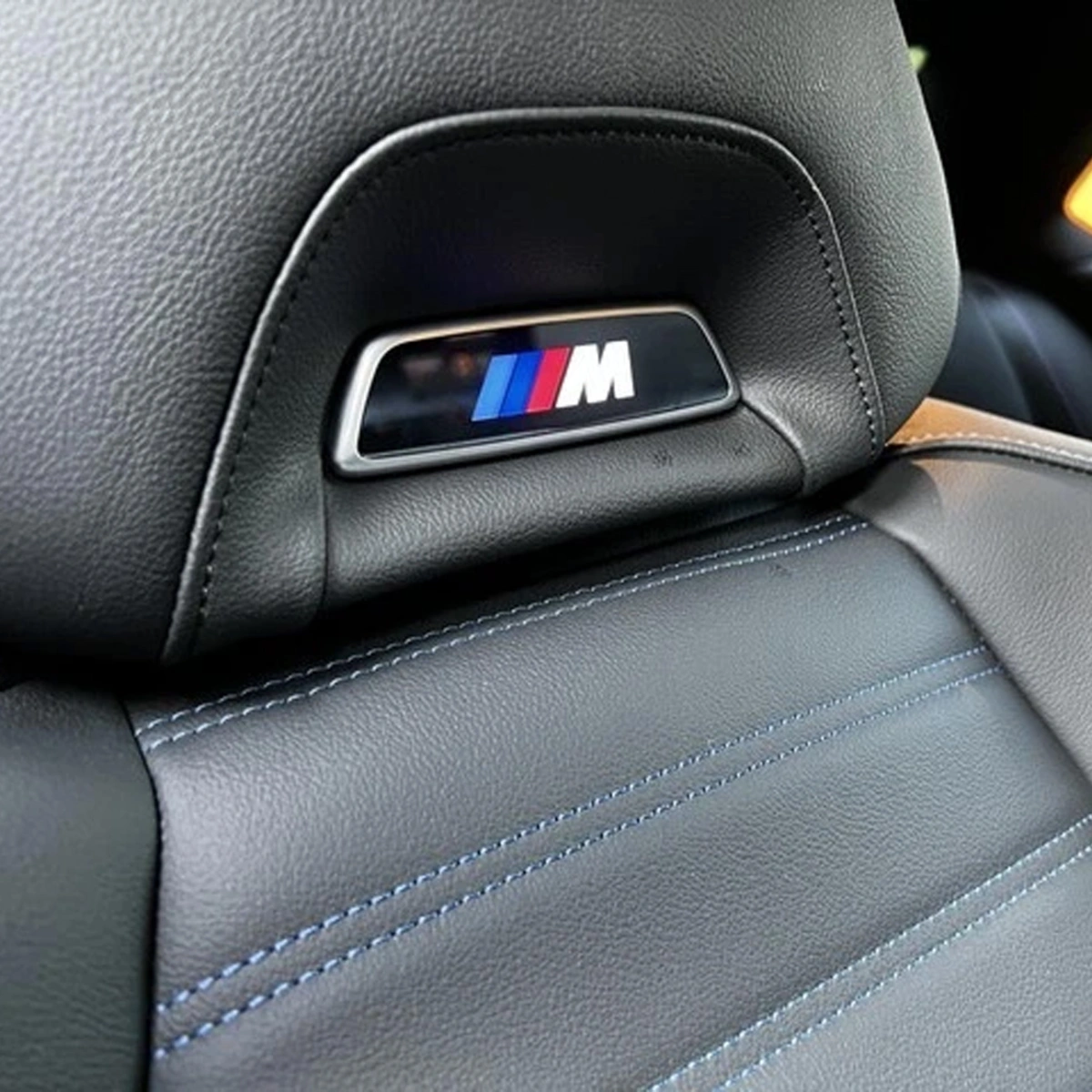 BMW X3M F97 - X4M F98 - 4 Serisi G22 M Işıklı Koltuk Amblemi OEM - Tekli
