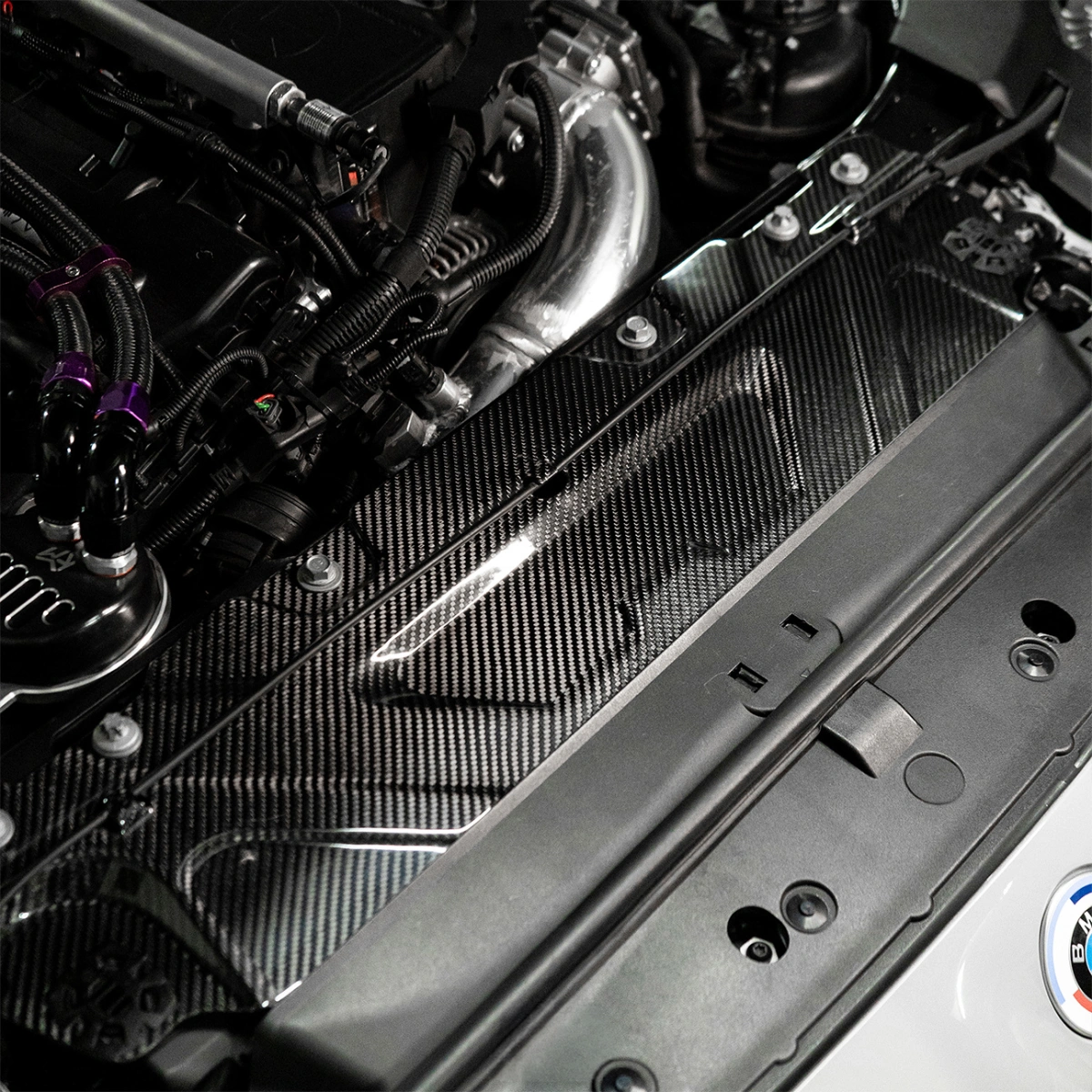 R2P B48 Karbon Radyatör Üstü Braket - Bmw G42/G20/G21/G22/G23/G26