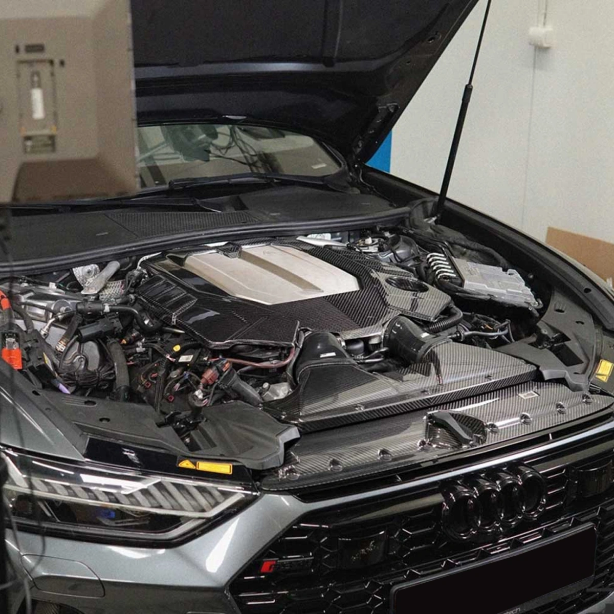 Drifton AUDI RS6 C8 Karbon Motor Kapağı - 2019-2024