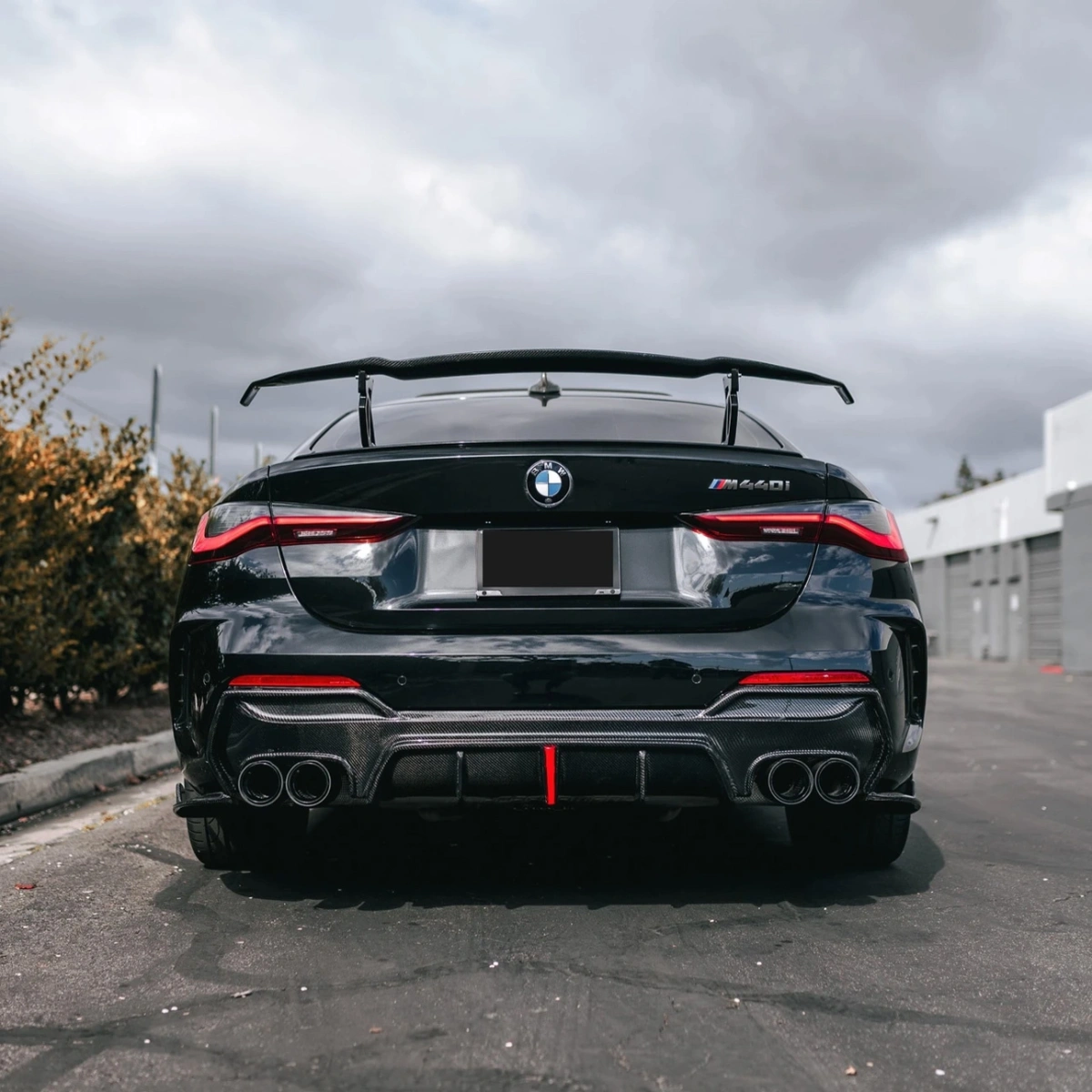 Drifton BMW G22 4 Serisi Coupe Karbon Arka Difüzör LED Işıklı 3 Parça - 2020+