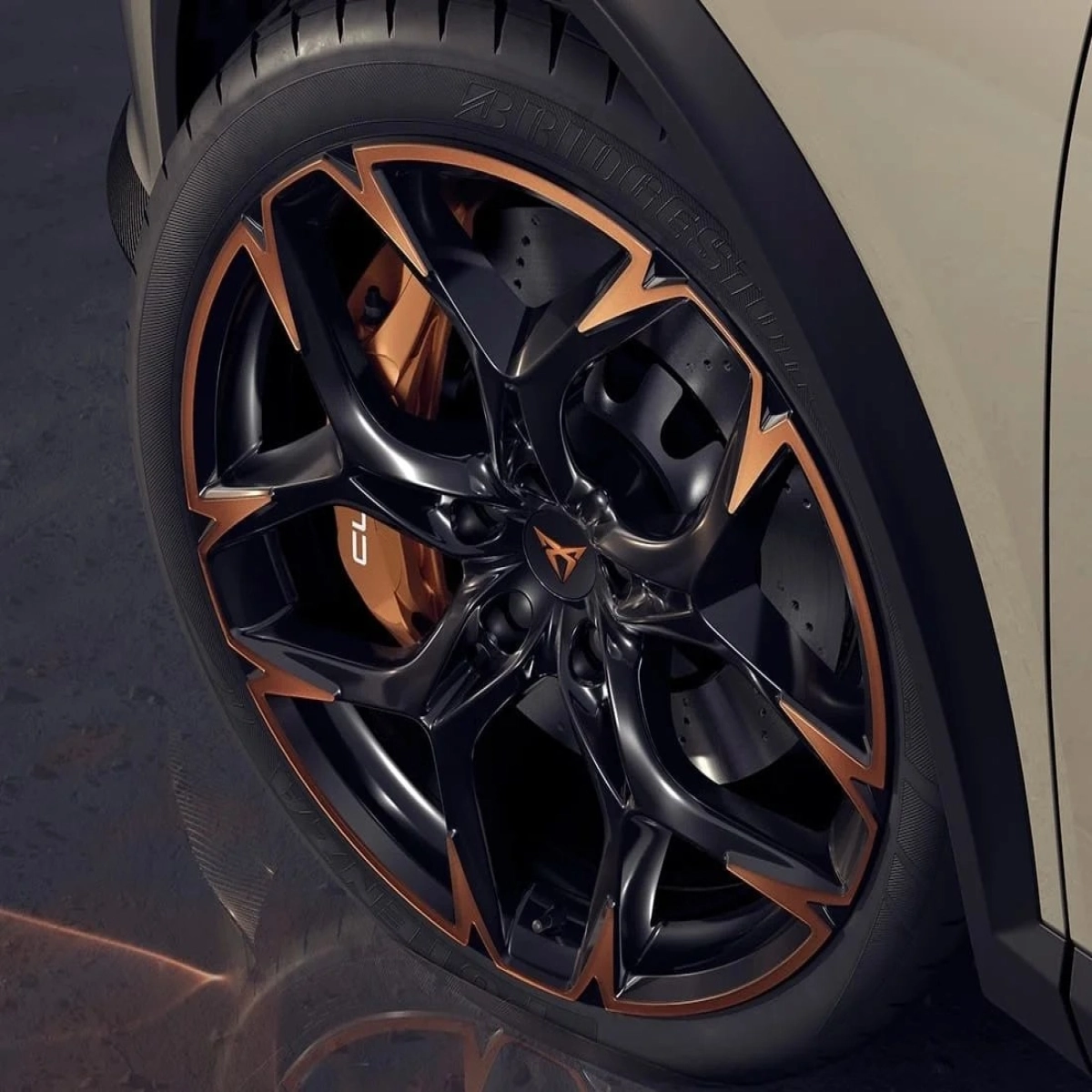 CUPRA Formentor VZ5 / Volkswagen Golf R / Audi RSQ3 F3 Akebono 6 Pot Fren Takımı – 374x36mm