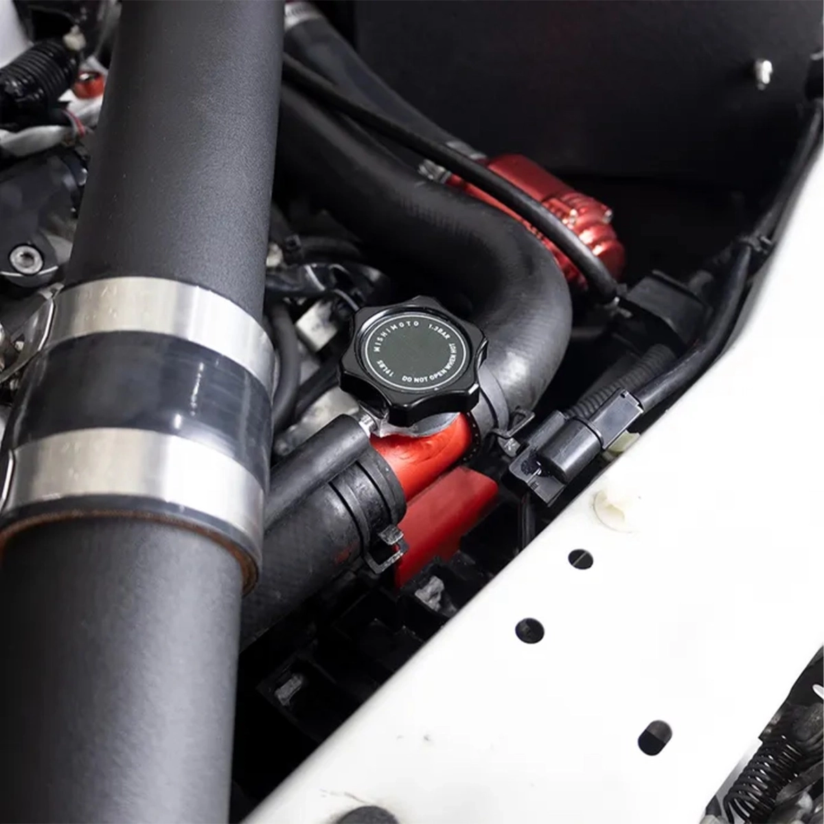 Mishimoto Mitsubishi Lancer Evo X 2008-2015 Soğutma Sıvı Borusu Giriş - Kırmızı