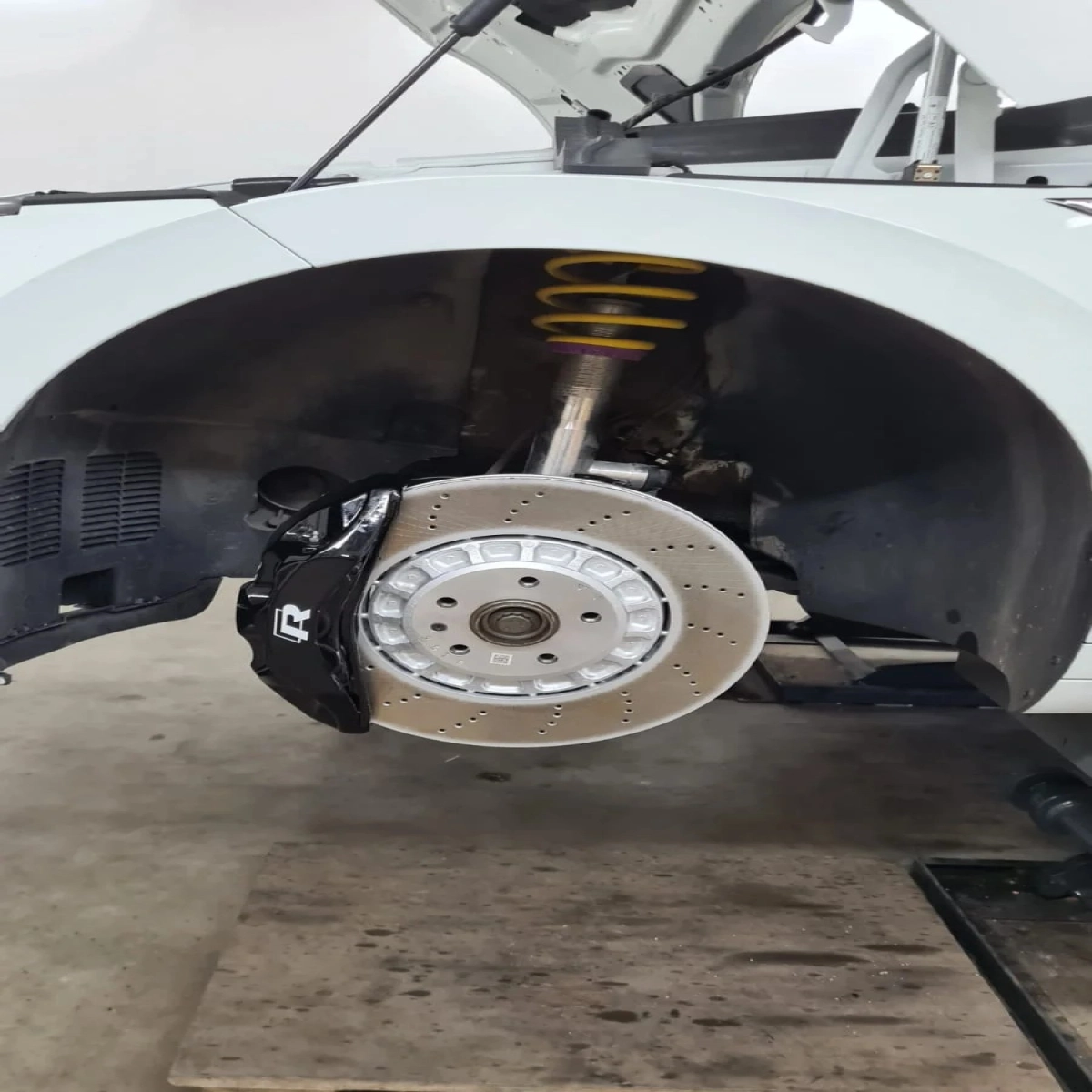 CUPRA Formentor VZ5 / Volkswagen Golf R / Audi RSQ3 F3 Akebono 6 Pot Fren Takımı – 374x36mm