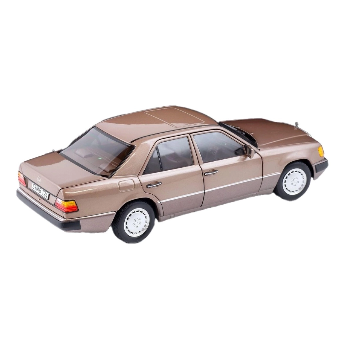 Mercedes-Benz  230E W124 Modellauto 1:18 Diecast Model Araç