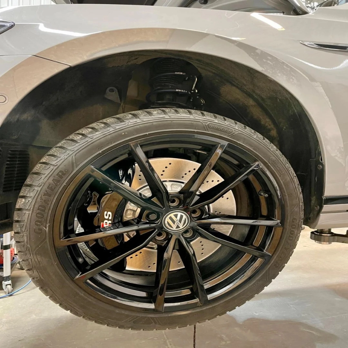 CUPRA Formentor VZ5 / Volkswagen Golf R / Audi RSQ3 F3 Akebono 6 Pot Fren Takımı – 374x36mm