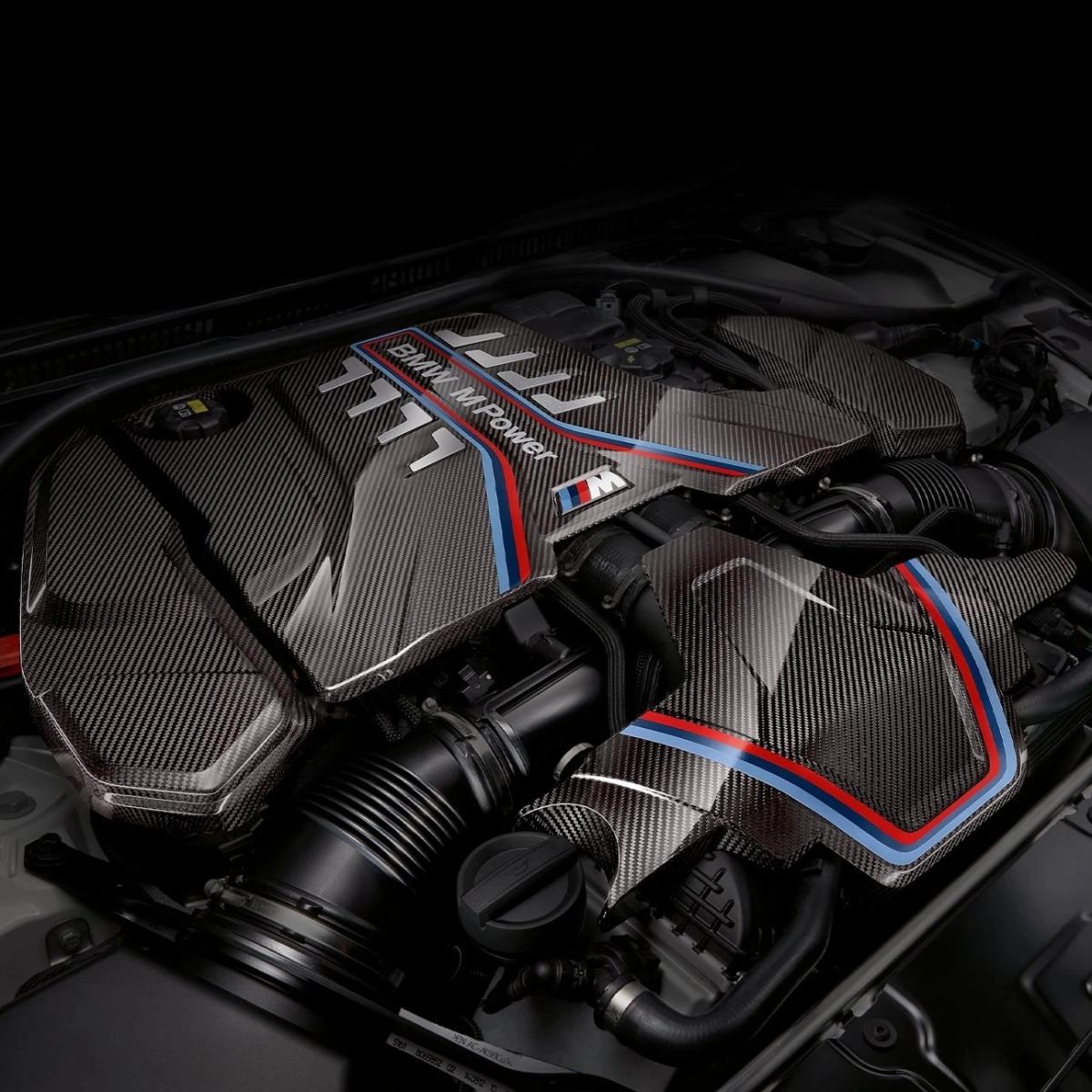 M Performance Karbon Motor Kapağı ve Bakalit Uçlar Bmw F90 M5